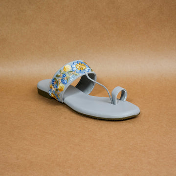 QAVO - The Fiore Floral Embroidered Toe-Loop Sandals