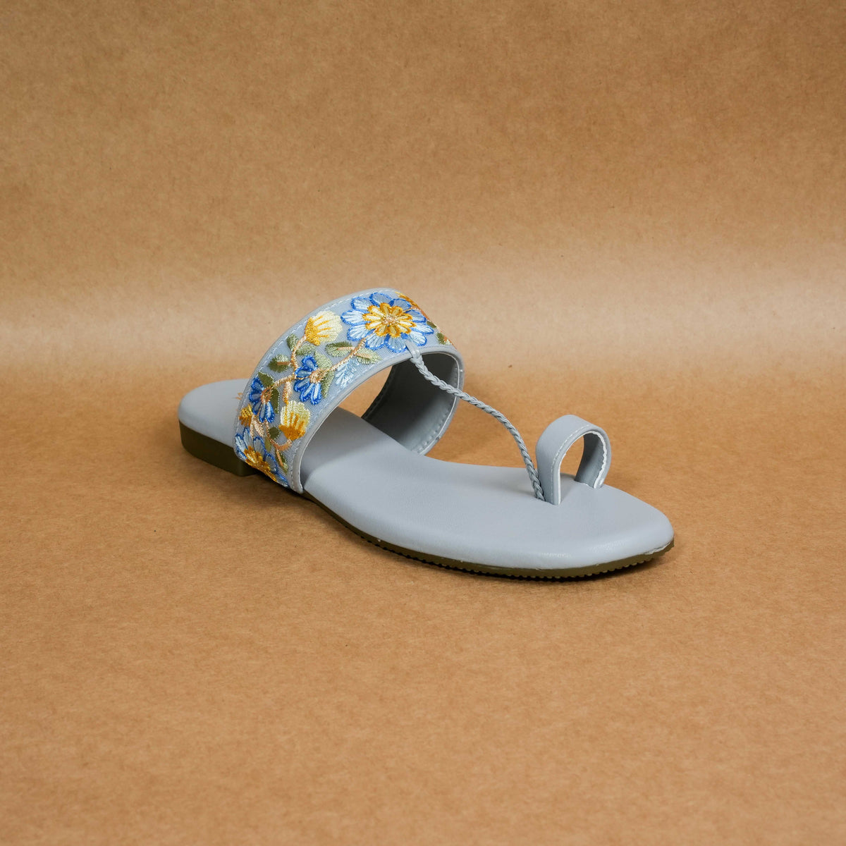 QAVO - The Fiore Floral Embroidered Toe-Loop Sandals
