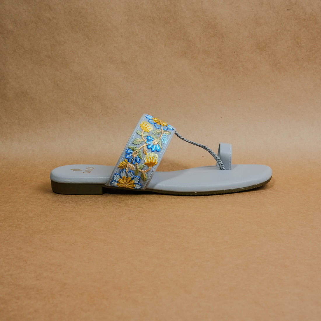 QAVO - The Fiore Floral Embroidered Toe-Loop Sandals