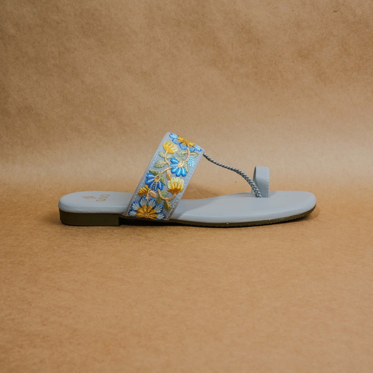 QAVO - The Fiore Floral Embroidered Toe-Loop Sandals