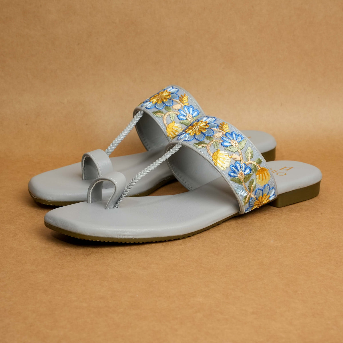QAVO - The Fiore Floral Embroidered Toe-Loop Sandals